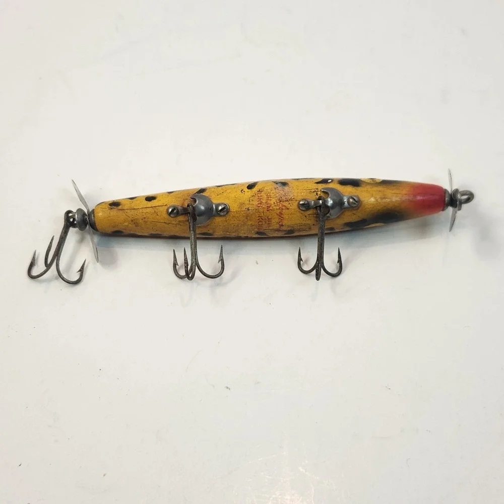 Wooden Shakespeare Slim Jim Yellow Coach Dog Fishing Lure VINTAGE Angling Bass